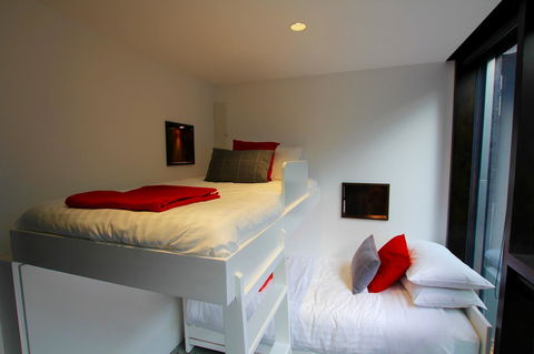 Old Bishop\'s Quarters Heritage, Modern & Unique Accommodation - Holiday Sunshine Coast 3