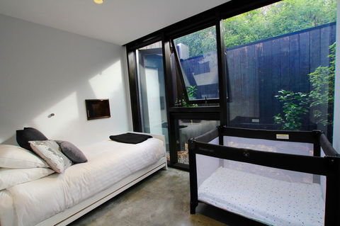 Old Bishop\'s Quarters Heritage, Modern & Unique Accommodation - Holiday Sunshine Coast 1