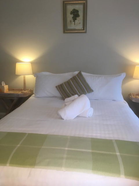 House On The Hill Bed And Breakfast - Sunshine Coast Tourism 28