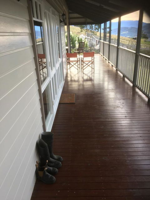 House On The Hill Bed And Breakfast - Sunshine Coast Tourism 3