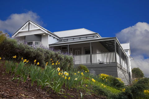 House On The Hill Bed And Breakfast - Sunshine Coast Tourism 0