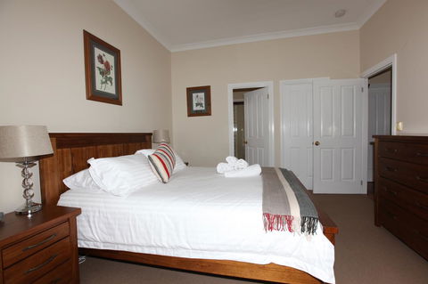 House On The Hill Bed And Breakfast - Sunshine Coast Tourism 34