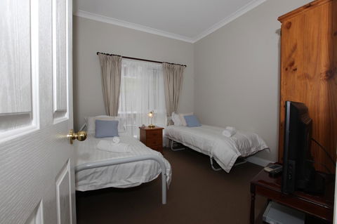 House On The Hill Bed And Breakfast - Sunshine Coast Tourism 33