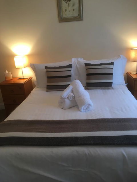 House On The Hill Bed And Breakfast - Sunshine Coast Tourism 27