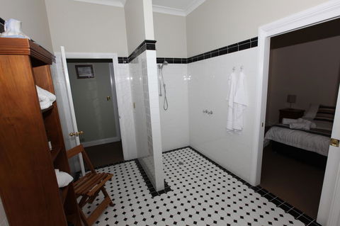 House On The Hill Bed And Breakfast - Sunshine Coast Tourism 30