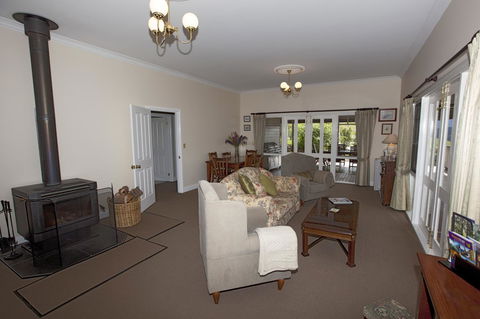 House On The Hill Bed And Breakfast - Sunshine Coast Tourism 43