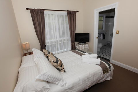 House On The Hill Bed And Breakfast - Sunshine Coast Tourism 39