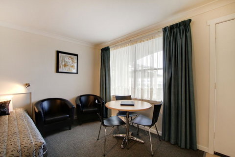 Tamar River Villas - Sunshine Coast Tourism 4