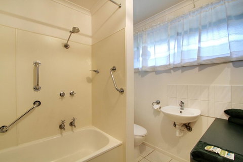 Tamar River Villas - Sunshine Coast Tourism 1