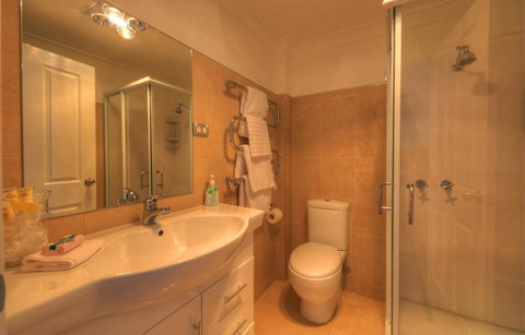 Sheer Pleasure Accommodation - Sunshine Coast Tourism 16