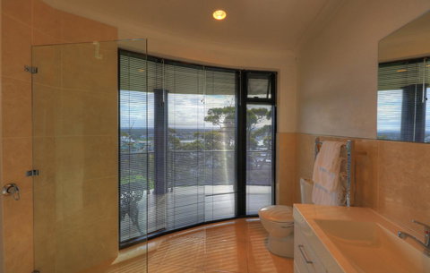 Sheer Pleasure Accommodation - Sunshine Coast Tourism 2
