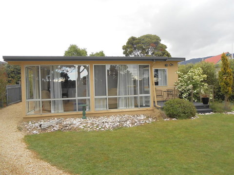 Bruny Ocean Cottage - Holiday Sunshine Coast 13