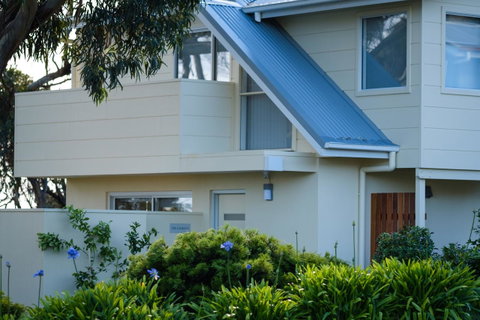 Cod Rock Point - Sunshine Coast Tourism 1