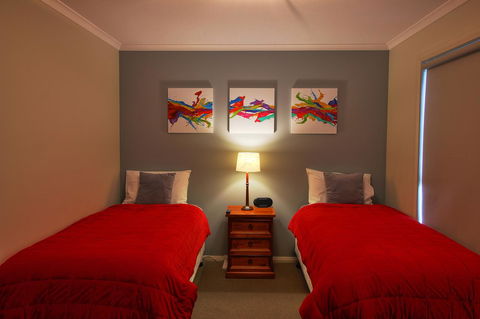 Hobart Villa - Sunshine Coast Tourism 8