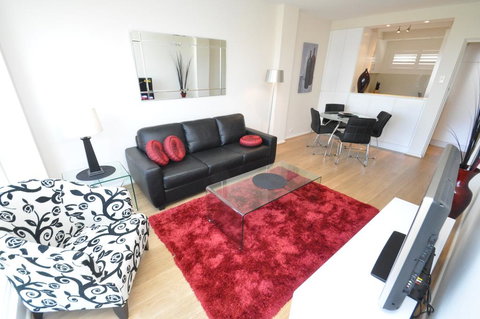 Neutral Bay Self-Contained Modern One-Bedroom Apartment (63BEN) - Holiday Sunshine Coast 0