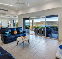 New La Bella Waters 1 Wide Reaching Ocean Views And Buggy - Sunshine Coast Tourism