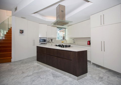 New Luxury Home Near Coogee Beach In Sydney - Holiday Sunshine Coast 3