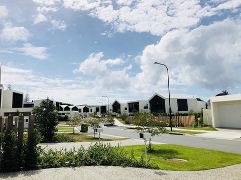 New Spacious Beachside Townhouse - Holiday Sunshine Coast 1