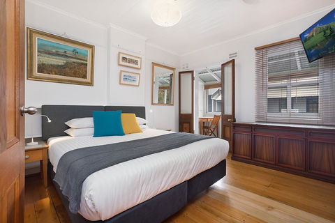 Newcastle Short Stay Apartments - 9 Alfred Street - Holiday Sunshine Coast 0
