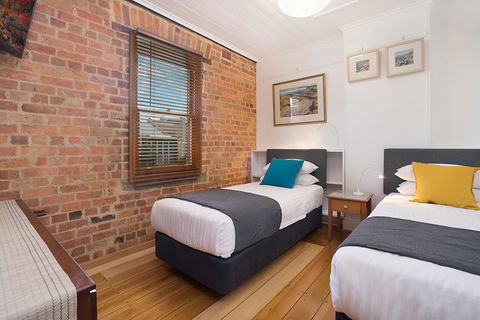 Newcastle Short Stay Apartments - 9 Alfred Street - Holiday Sunshine Coast 1