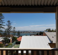 Newcastle Short Stay Apartments - Vista Apartment - Sunshine Coast Tourism