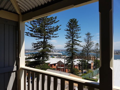 Newcastle Short Stay Apartments - Vista Apartment - Holiday Sunshine Coast 3