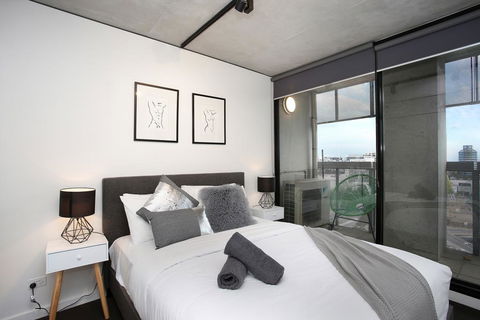 NGV Art Centre Retreat - StayCentral - Sunshine Coast Tourism 3
