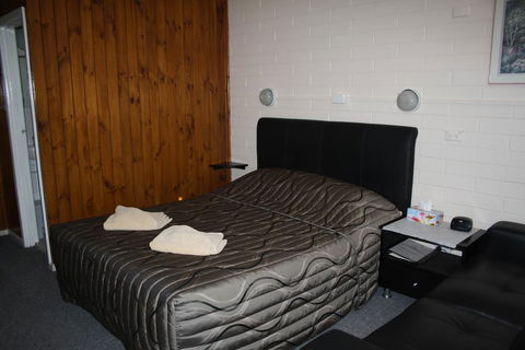 Nhill Oasis Motel - Sunshine Coast Tourism 0