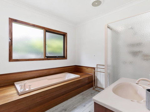 NICHE ON NOBLE - Ever Changing Vista - Holiday Sunshine Coast 1