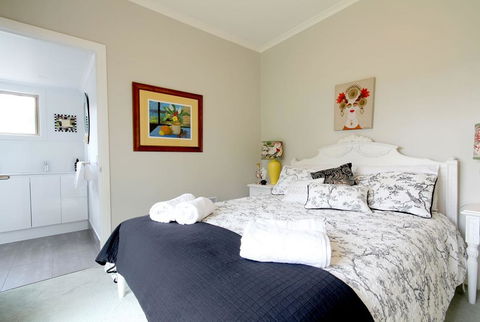 Nicholson BnB And Arts Centre - Sunshine Coast Tourism 1