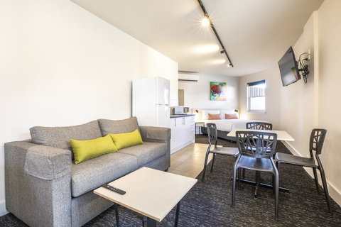 Nightcap At Glengala Hotel - Sunshine Coast Tourism 1