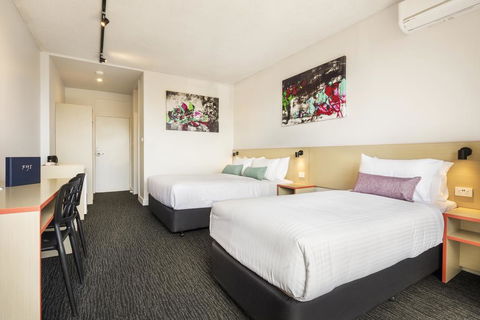 Nightcap At Waltzing Matilda Hotel - Sunshine Coast Tourism 0