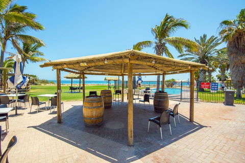 Ningaloo Reef Resort - Sunshine Coast Tourism 3