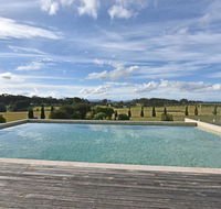 Noble Willow Homestead Lovedale. Super Spacious with views and pool - Holiday Sunshine Coast
