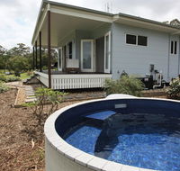 Noosa Hinterland Country Cottage 'Tru-Blu' - Sunshine Coast Tourism