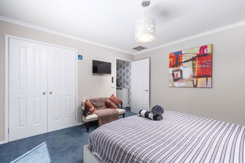 North Essendon B & B Melbourne Airport - Holiday Sunshine Coast 2
