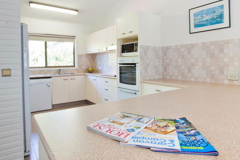 North Star Holiday Resort - Sunshine Coast Tourism 3