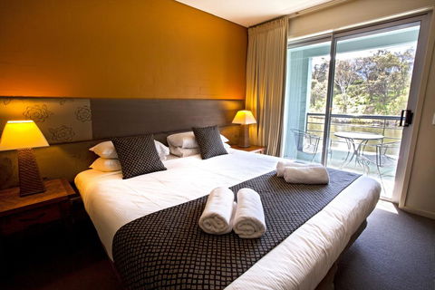 Novotel Lake Crackenback Resort - Sunshine Coast Tourism 1