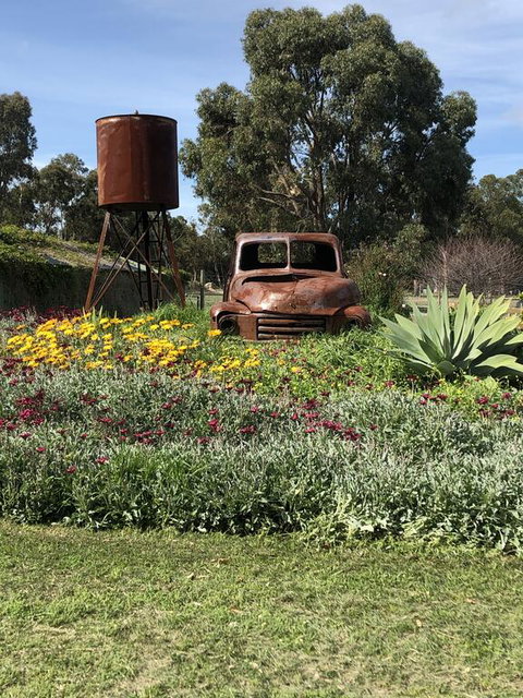 Nutcrackers Lodge - Sunshine Coast Tourism 0