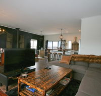 Oak  Barrel / 7 Twynam Street - Sunshine Coast Tourism