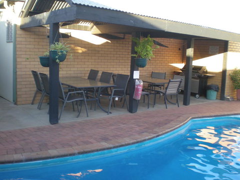 Oasis Motor Inn - Holiday Sunshine Coast 0