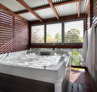 Oblique - Holiday Sunshine Coast