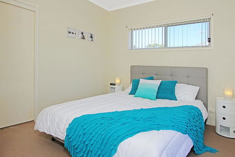 Ocean 1/42, Mollymook - Sunshine Coast Tourism 2