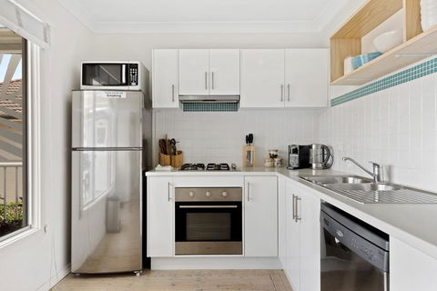 Ocean Breeze - Sunshine Coast Tourism 1