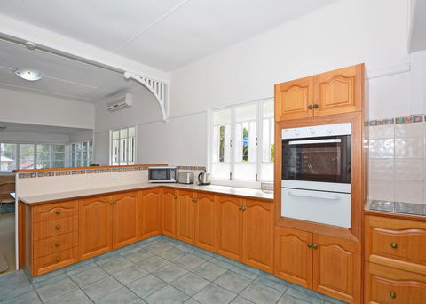 Ocean Breeze Hervey Bay - Sunshine Coast Tourism 1