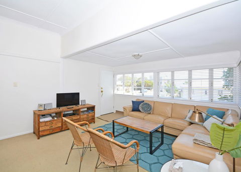Ocean Breeze Hervey Bay - Sunshine Coast Tourism 2