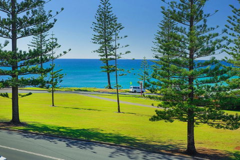 Ocean Court 1 13 Lord Street - Holiday Sunshine Coast 0