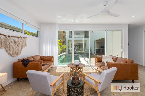 Ocean Pearl - Holiday Sunshine Coast 1