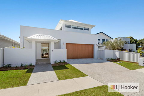 Ocean Pearl - Holiday Sunshine Coast 0