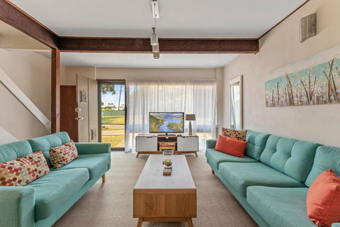 Ocean St Holiday Apartment - Sunshine Coast Tourism 3